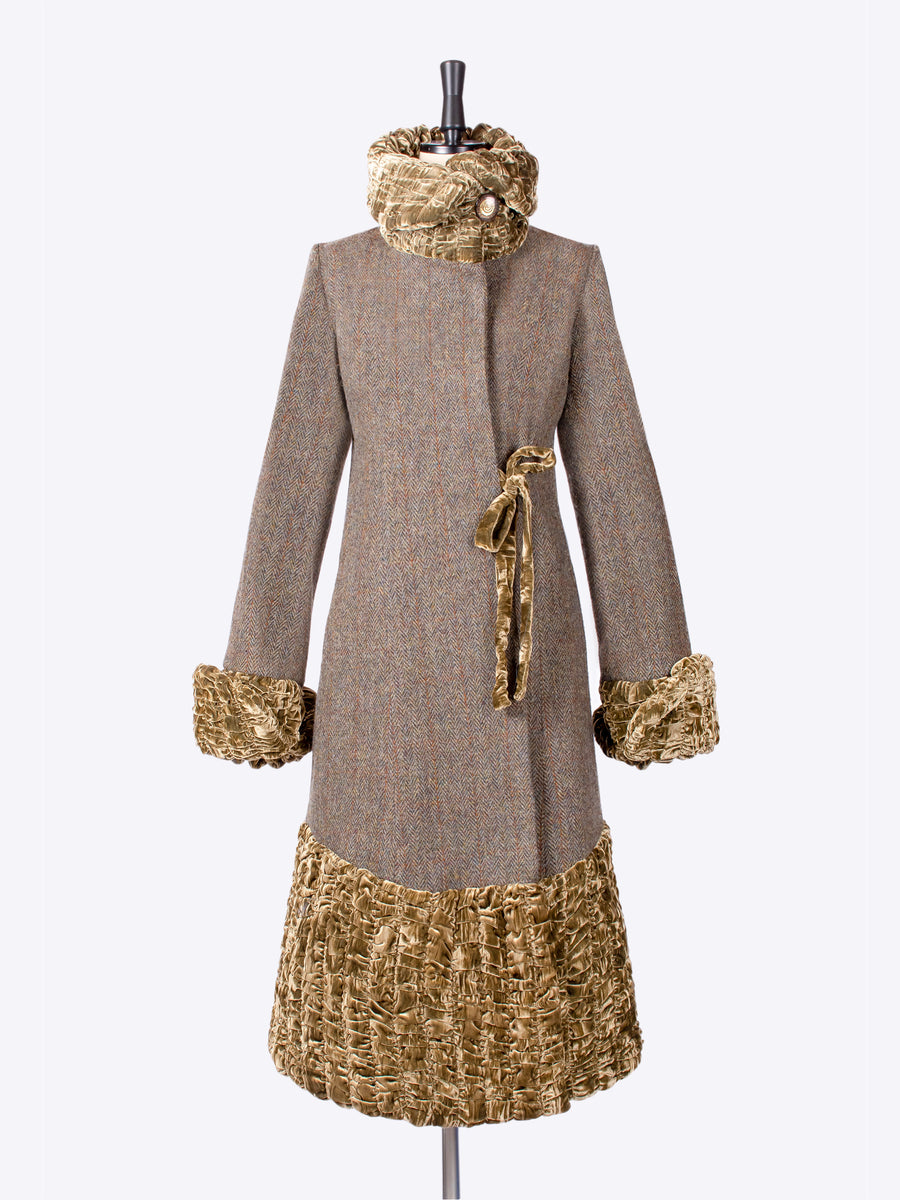 made in New Forest country style ladies tweed coat wit a velvet collar